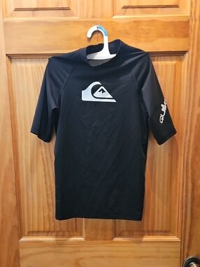Quiksilver Black Short-Sleeve Boys  with White Logo
